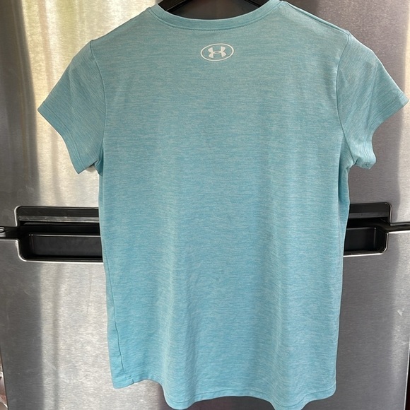 Under armor heat gear extra large blue white snag on front hem . - Picture 5 of 6